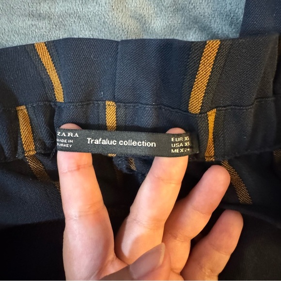 Zara Orange and Navy Blue Trousers with Stripes

#1131 - Picture 2 of 7